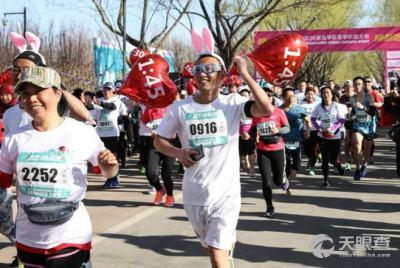 娱乐吃瓜酱鸭子跑马拉松,鸭子跑完全程,网友热议娱乐吃瓜酱鸭子风采” 第2张 娱乐吃瓜酱鸭子跑马拉松,鸭子跑完全程,网友热议娱乐吃瓜酱鸭子风采” 第2张