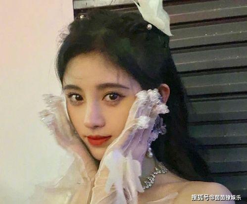 吃瓜娱乐圈鞠婧祎,从清新少女到全能艺人，娱乐圈的逆袭之路与争议瞬间”  第2张