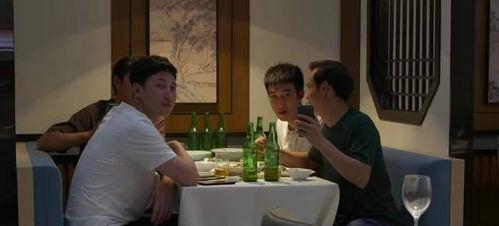 娱乐圈里两个男人吃瓜,揭秘背后的爱恨情仇 第2张 娱乐圈里两个男人吃瓜,揭秘背后的爱恨情仇 第2张