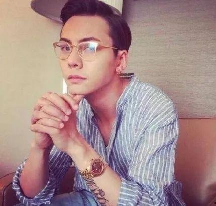 娱乐圈吃瓜博主戴口罩 第2张 娱乐圈吃瓜博主戴口罩 第2张