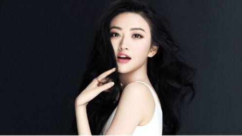 娱乐圈吃瓜背景图女主,揭秘“吃瓜女神”背后的故事  第2张