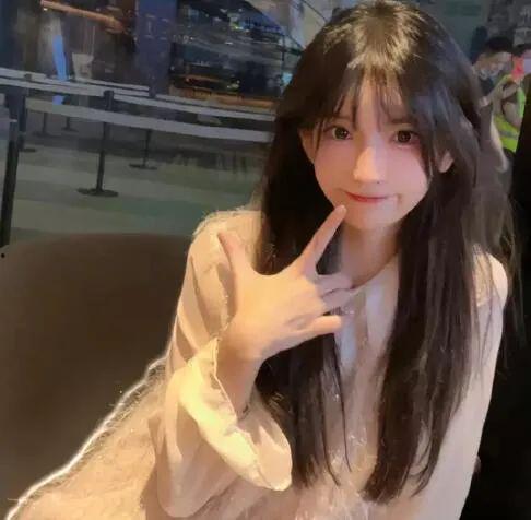 娱乐吃瓜的主播是谁啊视频,揭秘幕后故事与热门话题 第3张 娱乐吃瓜的主播是谁啊视频,揭秘幕后故事与热门话题 第3张