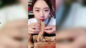 娱乐吃瓜酱女孩子叫什么,她为何成为新一代网红女神？