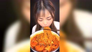 娱乐吃瓜酱女孩子叫什么,她为何成为新一代网红女神? 第2张 娱乐吃瓜酱女孩子叫什么,她为何成为新一代网红女神? 第2张