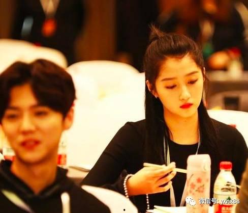 娱乐圈关晓彤鹿晗吃瓜,娱乐圈的甜蜜与苦涩 第2张 娱乐圈关晓彤鹿晗吃瓜,娱乐圈的甜蜜与苦涩 第2张