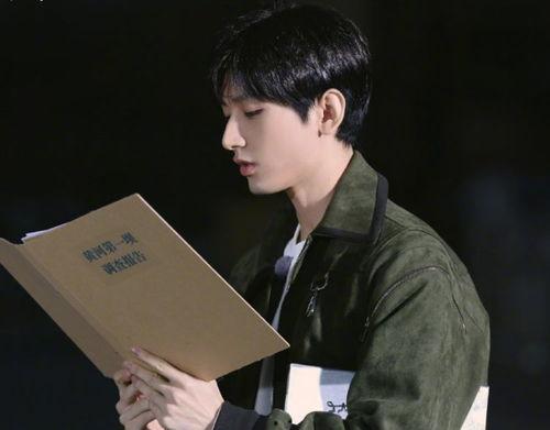 娱乐圈吃瓜成毅是谁呀,他是如何成为热门话题的? 第2张 娱乐圈吃瓜成毅是谁呀,他是如何成为热门话题的? 第2张