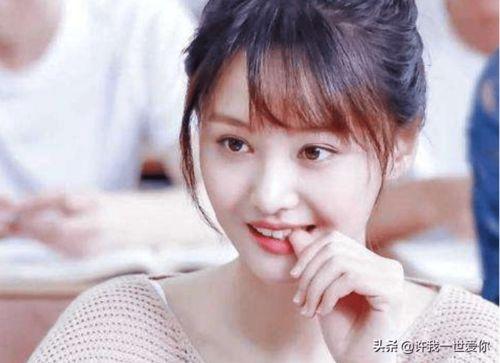 娱乐圈吃瓜小妹妹小说,瓜田里的甜蜜陷阱  第1张