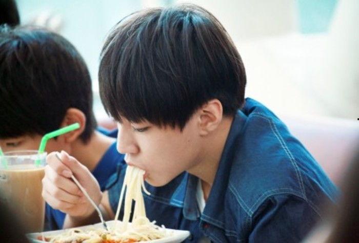 娱乐圈吃瓜王俊凯图片,娱乐圈“瓜王”的趣味日常 第1张 娱乐圈吃瓜王俊凯图片,娱乐圈“瓜王”的趣味日常 第1张