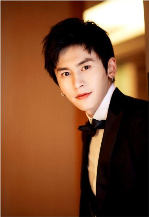 吃瓜娱乐圈许凯是谁啊,娱乐圈新晋小生，吃瓜群众热议的焦点人物  第3张